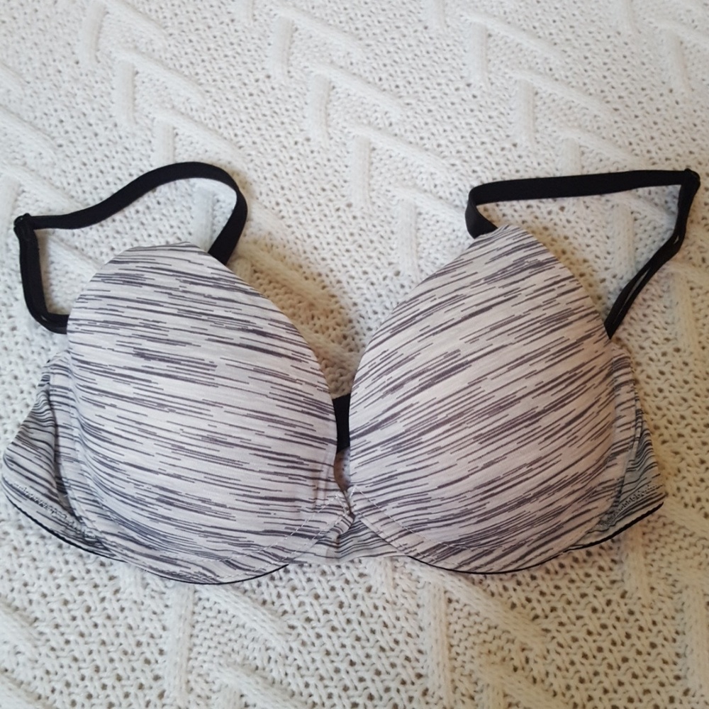 Pink Bras (2) - Picture 2 of 6